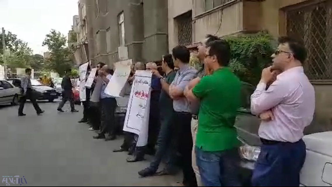 ادامه تجمع مالباختگان پرونده کلاهبرداری گروهی به بهانه فروش آپارتمان در شمال تهران