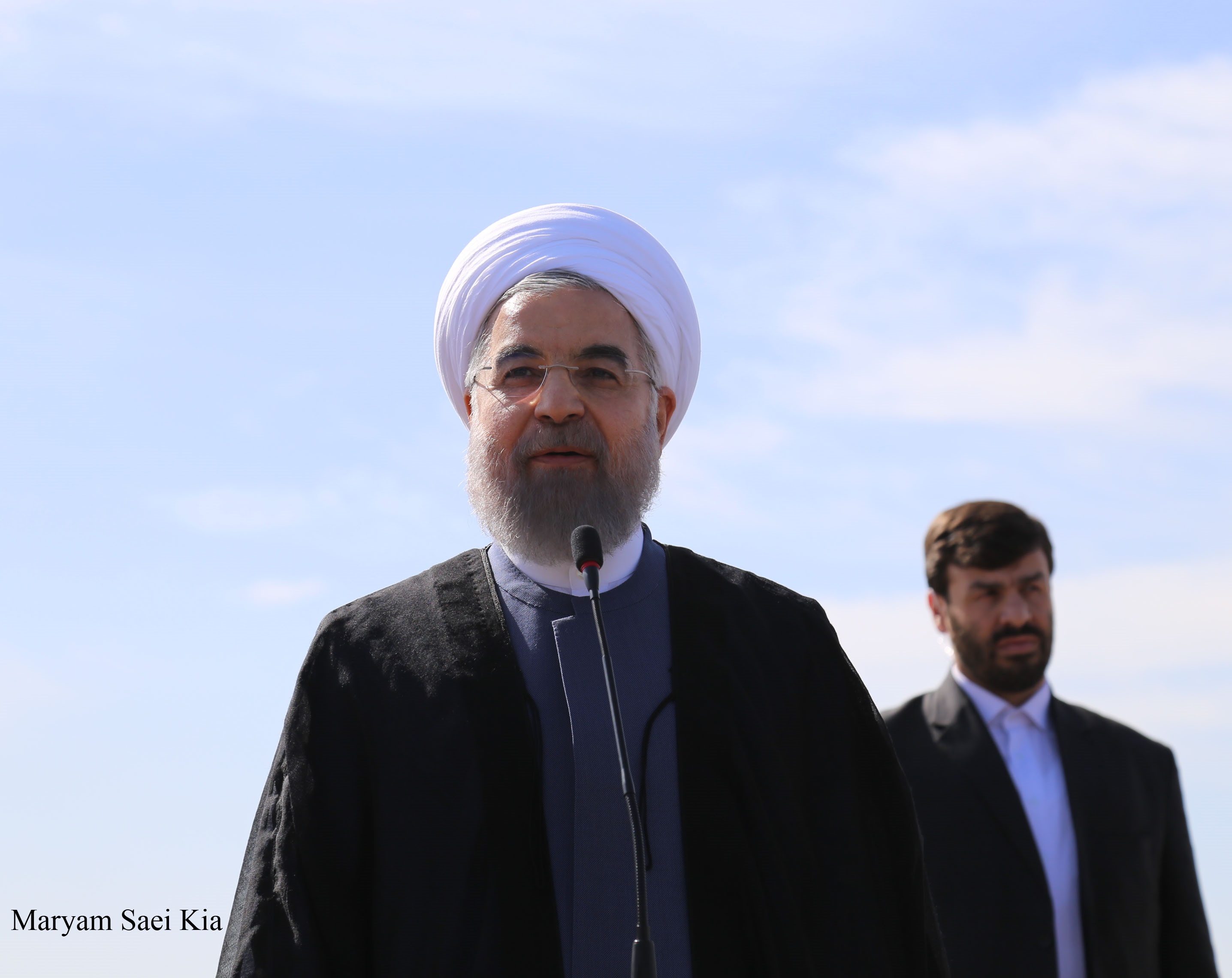 روحانی در ارومیه: با نفت 147 دلاری، اشتغال ایجاد نکردند/ برای دولت یازدهم فرقی بین ترک و کرد نیست