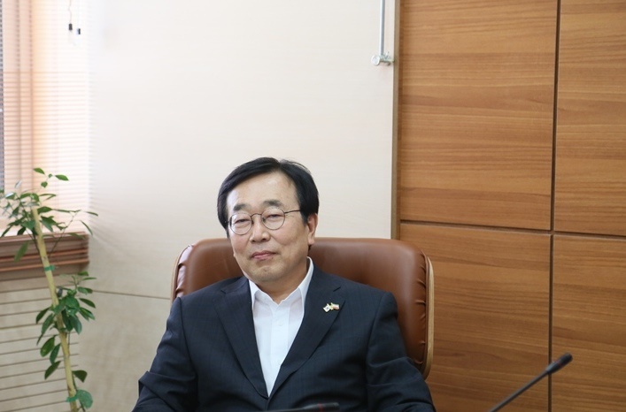 شهردار بوسان کره جنوبی:خواهان ارتباط بیشتر بوسان با بندرعباس در زمینه صنایع دریایی و ساحل محور هستیم