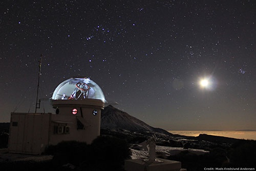 تلسکوپ و شکارچی در قاب قله بزرگ آتشفشانی/عکس روز ناسا 