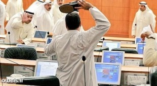 درگیری در پارلمان کویت و پرتاب کفش
