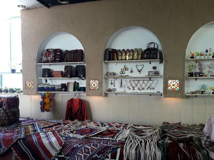 نمایش آثار هنرمندان صنایع دستی در نمایشگاه خانه خورشید شهمیرزاد نمایش آثار هنرمندان صنایع دستی در نمایشگاه خانه خورشید شهمیرزاد