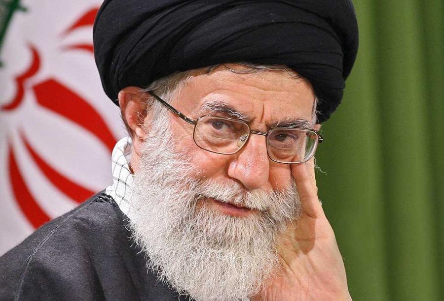 شعرخوانی روحانی اهل سنت در مدح رهبر معظم انقلاب