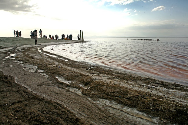 ساکنان اطراف دریاچه ارومیه برای احیای آن چه می‌کنند؟