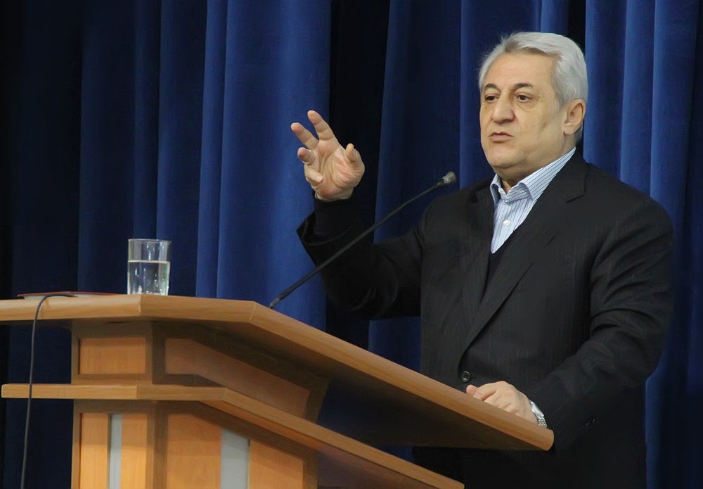 هفت کارخانه ، آرد مورد نیاز نانوایی های همدان را تولید می کنند