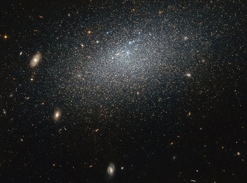 کهکشان گوشه‌نشین و مرموز/تصویر خارق‌العاده از UGC ۴۸۷۹