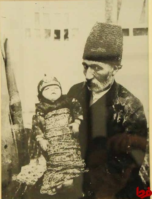 عکس | نوزاد قنداق پیچ قاجاری