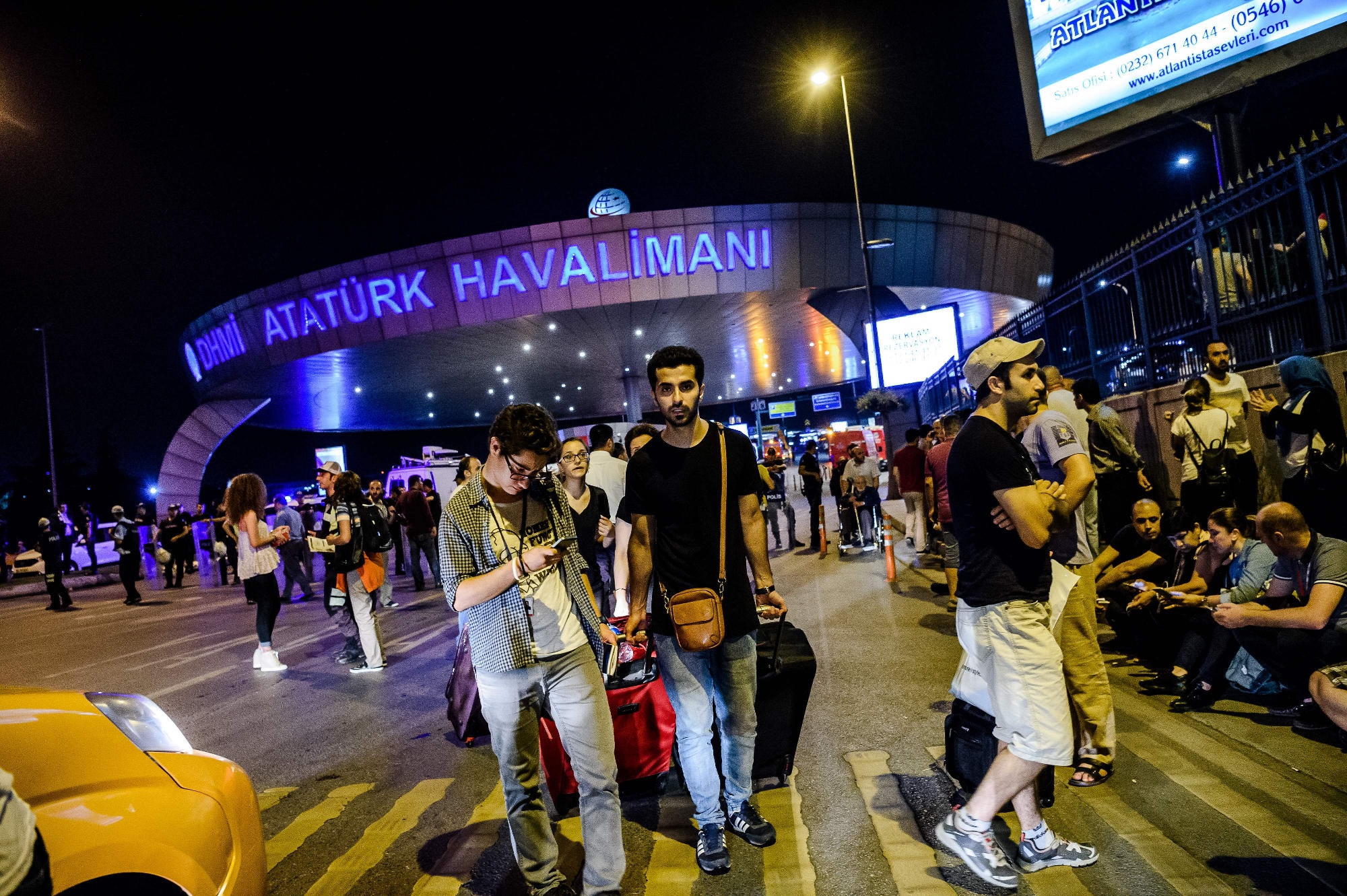 ویدئویی از لحظه دو انفجار انتحاری در فرودگاه آتاتورک استانبول