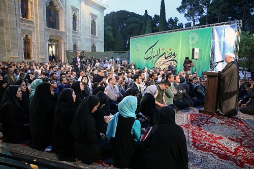 دیدار  هاشمی رفسنجانی با اصحاب هنر و رسانه / نمی‌توانند با ظاهرسازی‌ها به آگاهی مردم دستبرد بزنند