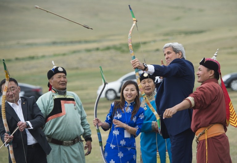 تیراندازی با کمان جان کری در مغولستان