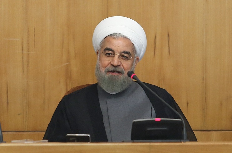 روحانی: اخلاق و رفتار اسلامی لازمه انقلابی بودن است/در پرداختن به اقتصاد مقاومتی، امید کمرنگ نشود