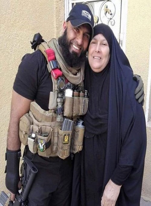 عکس | کابوس داعشی‌ها در آغوش مادرش