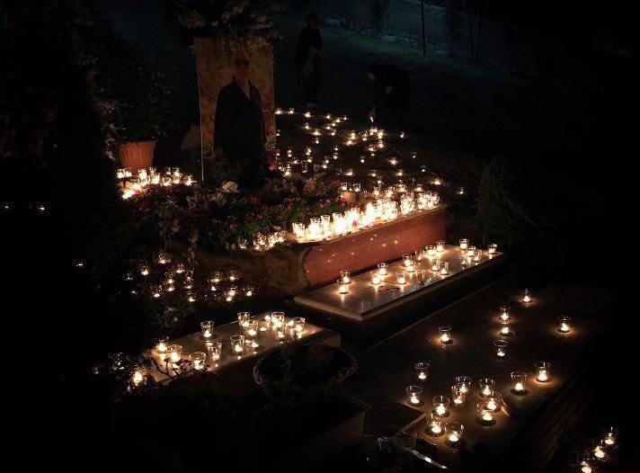 عکس | شب اول قبر کیارستمی اینگونه رقم خورد