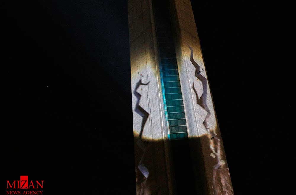 تصاویر | نمایش تصویر سه بعدی روی برج میلاد