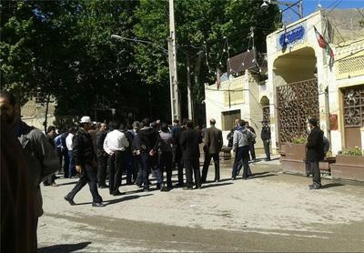 پارسیلون خرم آباد بزرگترین تولید کننده الیاف دچار رکود و بحران است / تجمع کارگران مقابل استانداری پارسیلون خرم آباد بزرگترین تولید کننده الیاف دچار رکود و بحران است / تجمع کارگران مقابل استانداری