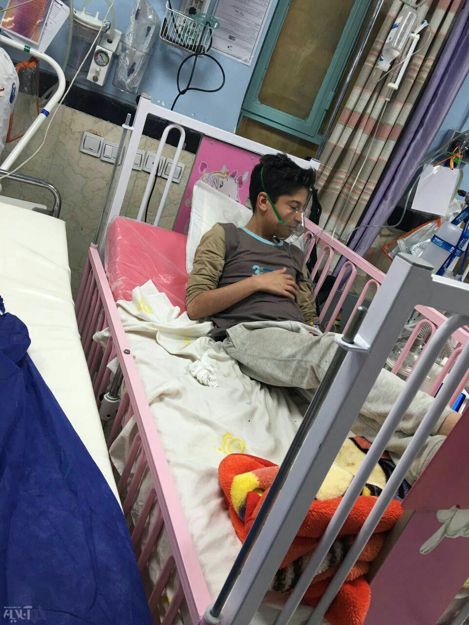 مسمومیت 17 نفر در یکی از استخرهای کرج به علت انتشار گاز کلر/ 2 نفر راهی ICU شدند مسمومیت 17 نفر در یکی از استخرهای کرج به علت انتشار گاز کلر/ 2 نفر راهی ICU شدند