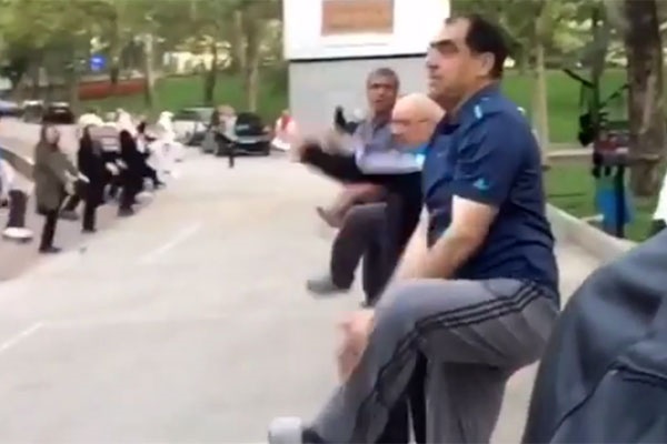 ویدئو | وزیر بهداشت هنگام ورزش صبحگاهی در پارک ملت