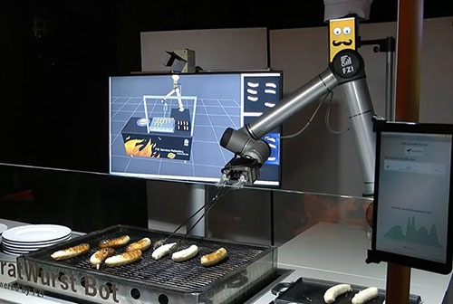 تصاویر رباتی عجیب با تخصص سرخ کردن سوسیس و هات‌داگ!