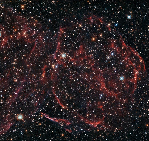 تصویر زیبای تلسکوپ هابل از یک انفجار کیهانی/ستاره‌ای که مدتهاست مُرده در قاب هابل
