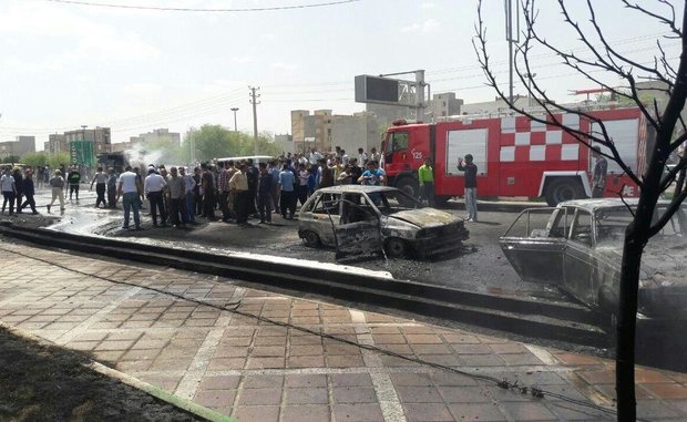واژگونی خودروی حامل سوخت در کرمانشاه باعث تصادف و حریق ۲ خودروی دیگر شد