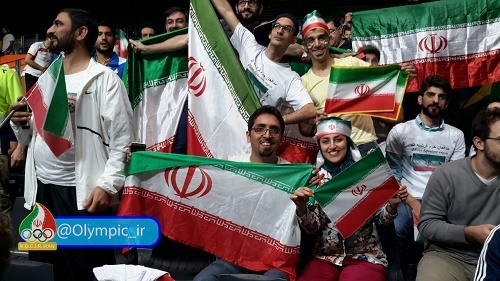 تصاویر | خوشحالی تماشاگران ایرانی پس از کسب مدال طلا توسط سهراب مرادی تصاویر | خوشحالی تماشاگران ایرانی پس از کسب مدال طلا توسط سهراب مرادی