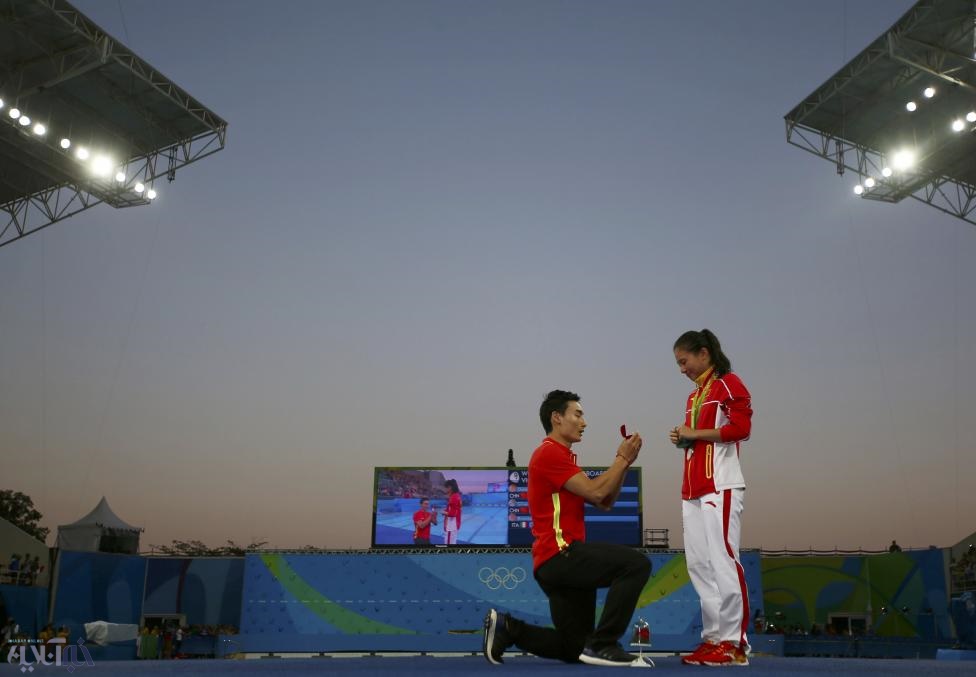 عکس | خواستگاری از روی سکوی مدال‌ها در المپیک ریو