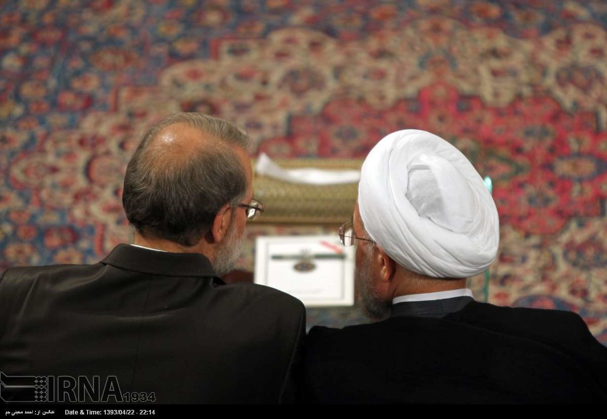 وقتی روحانی با آرامش پیچ «رادیو مجلس» را باز می‌کند