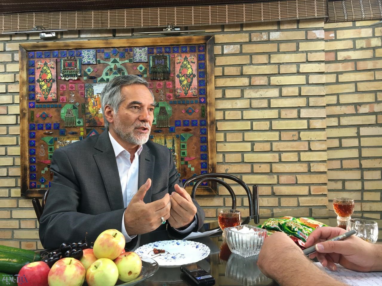وزیر دولت نهم: روحانی بدون رقیب نیست،انتخابات سختی داریم
