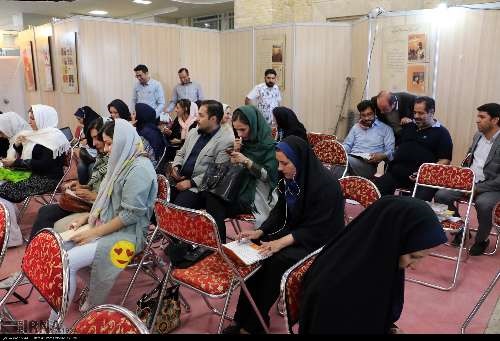 جشن امضای کتاب چیستا یثربی در نمایشگاه استانی کتاب زنجان