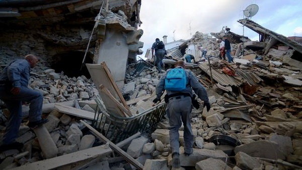 تلفات زلزله ایتالیا به ۲۸۱ نفر رسید/  نگرانی برای پس‌لرزه‌های احتمالی