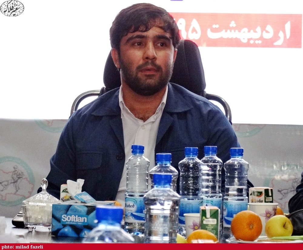 تماشاگران روزهای مسابقات حامی کشتی‌گیران لرستان باشند 