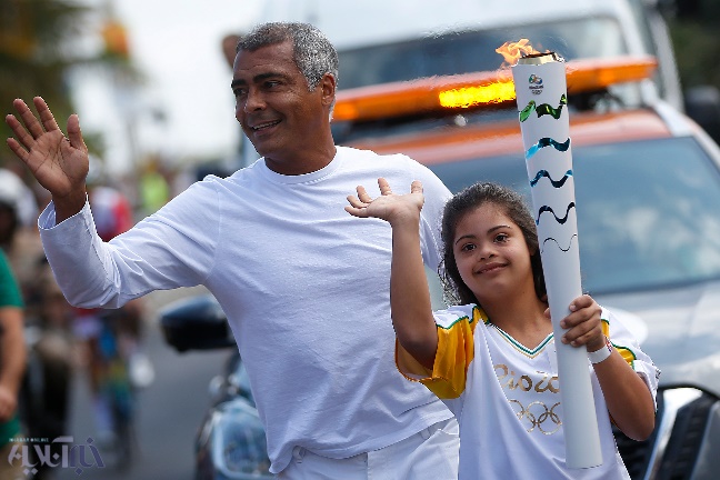 عکس | مشعل المپیک در دستان دختر ستاره سابق فوتبال برزیل