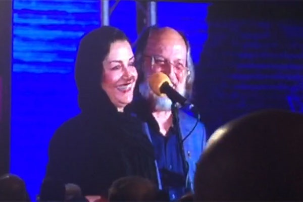 فیلم | شوخی مریلا زارعی با امین تارخ هنگام اهدای جایزه پیمان معادی