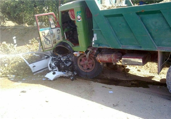 تصاویر | مرگ ۳ مسافر زیر چرخ کامیون