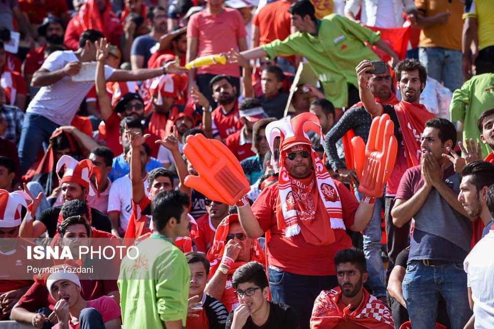 پرسپولیس به خاطر نارنجک هوادارانش جریمه می‌شود