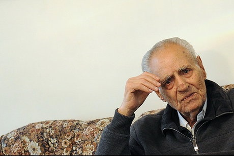داستان پزشک ۹۵ ساله اصفهانی که شاعر است