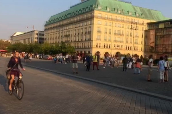 فیلم | تجمع مقابل سفارت آمریکا در برلین
