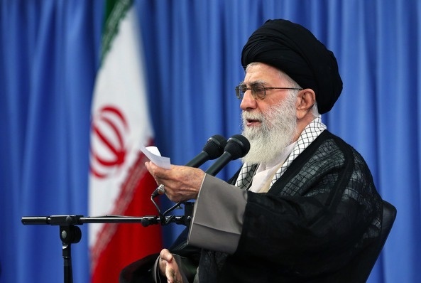 رهبر انقلاب:برای تحقق بخشیدن به اسلام باید امامت را احیا کرد
