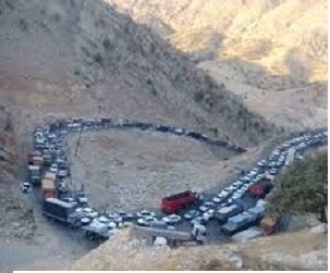 تردد خودروهای سنگین از محورارتباطی شهرکرد به ایذه و بالعکس ممنوع شد