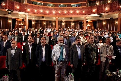 تقدیم جایزه شهاب حسینی به فرزندان شهیدبابایی / وقتی دبیر جشنواره پاسخی برای فرزند شهید ندارد