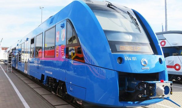 اولین قطار مسافربری جهان با سوخت هیدروژن را ببینید