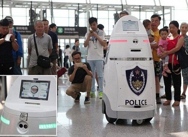 گشت‌زنی ربات‌های مشابه جنگ ستارگان در فرودگاه چین