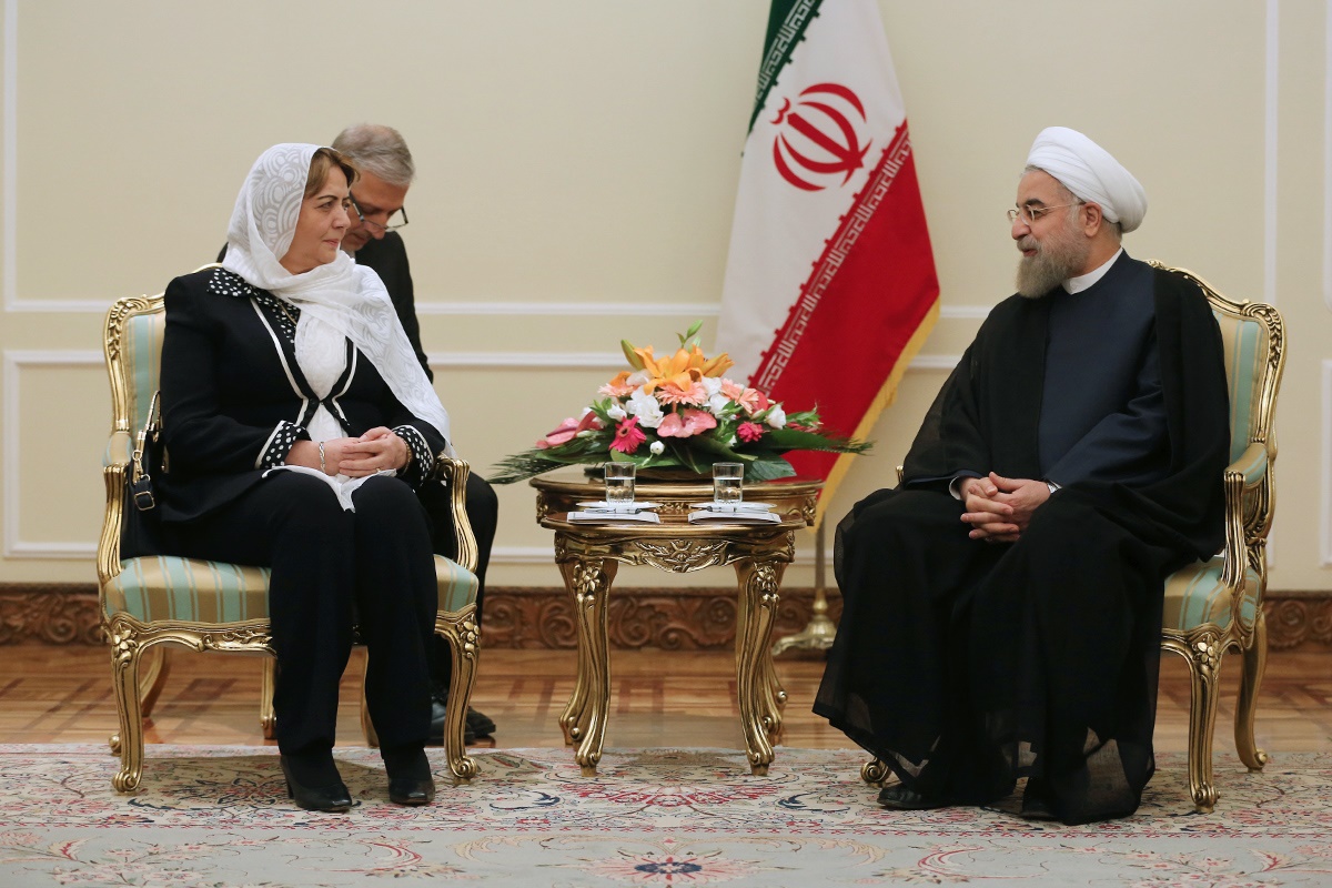 روحانی: بسیاری از کشورهای اسلامی در منطقه گرفتار توطئه دشمنان شده‌اند/تروریسم معضلی برای منطقه است