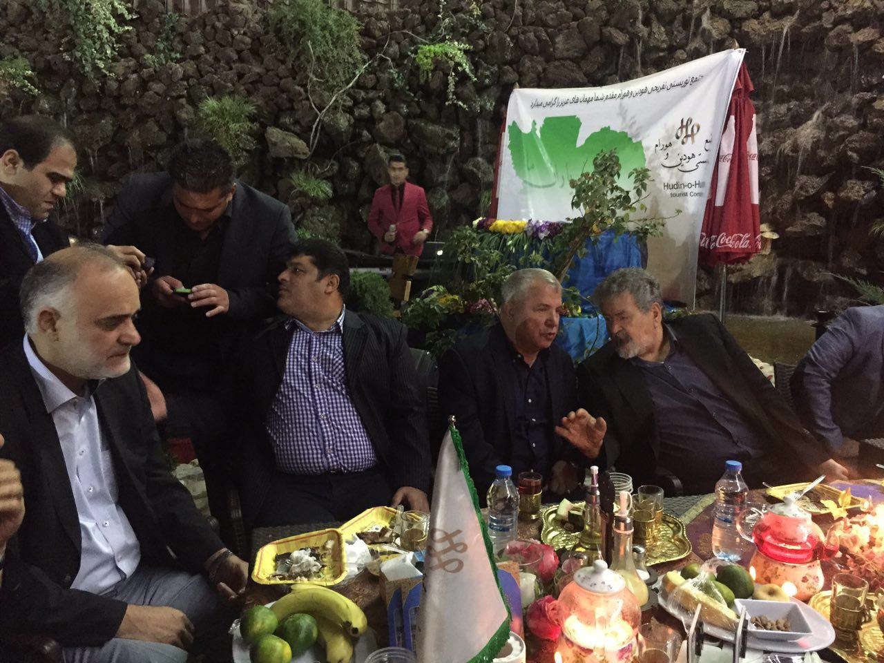 باشگاه حضور در جشن تولد را منع کرد/پیشکسوتان پرسپولیس و منتقدان باشگاه و وزیر کنار پروین نشستند!