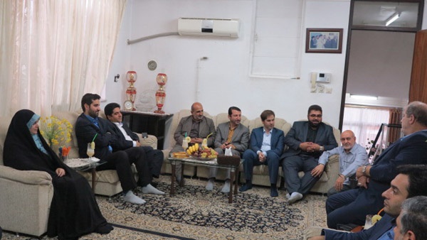 دیدار مدیران شهری با یکی از قدیمی‌ترین عکاسان خبری گیلان