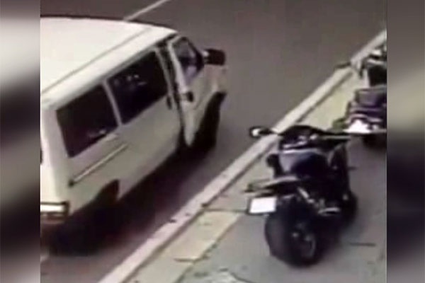 فیلم | شیوه نوین سرقت موتورسیکلت