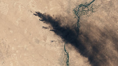 تصاویر ماهواره‌‌ای ناسا از چاه‌های  نفت عراق که داعش آنها را آتش زد