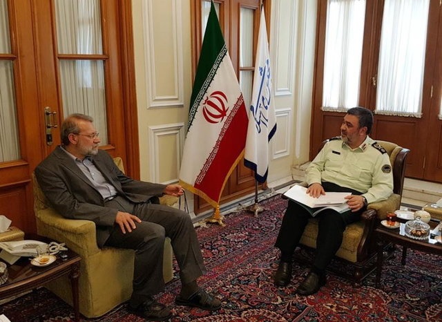 انتقاد لاریجانی از تاثیر مخرب قاچاق کالا بر اقتصاد کشور 