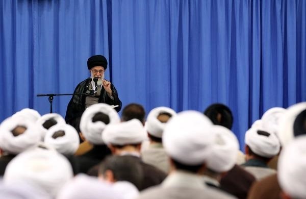 رهبرانقلاب: حوزه‌‌ علمیه از فرصت‌های‌ فضای‌‌مجازی استفاده‌ کند