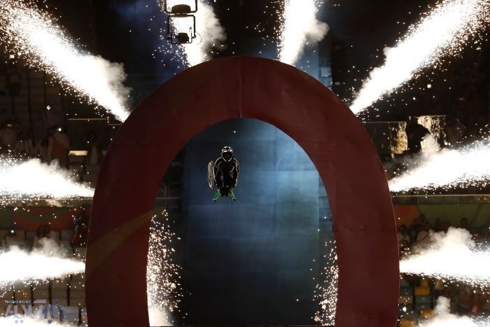 تصاویر | پرش هیجان‌انگیز با ویلچر در مراسم افتتاحیه پارالمپیک ریو